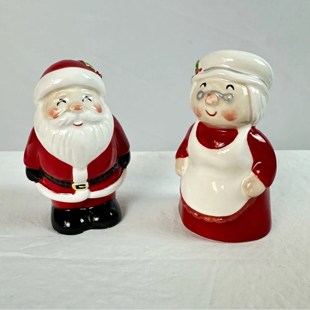 Santa and Mrs. Claus salt and pepper shakers
